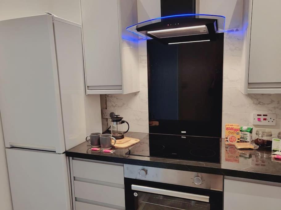 High Street, 2 Bed, Newly Refurb Apartment เลมิงตันสปา ภายนอก รูปภาพ