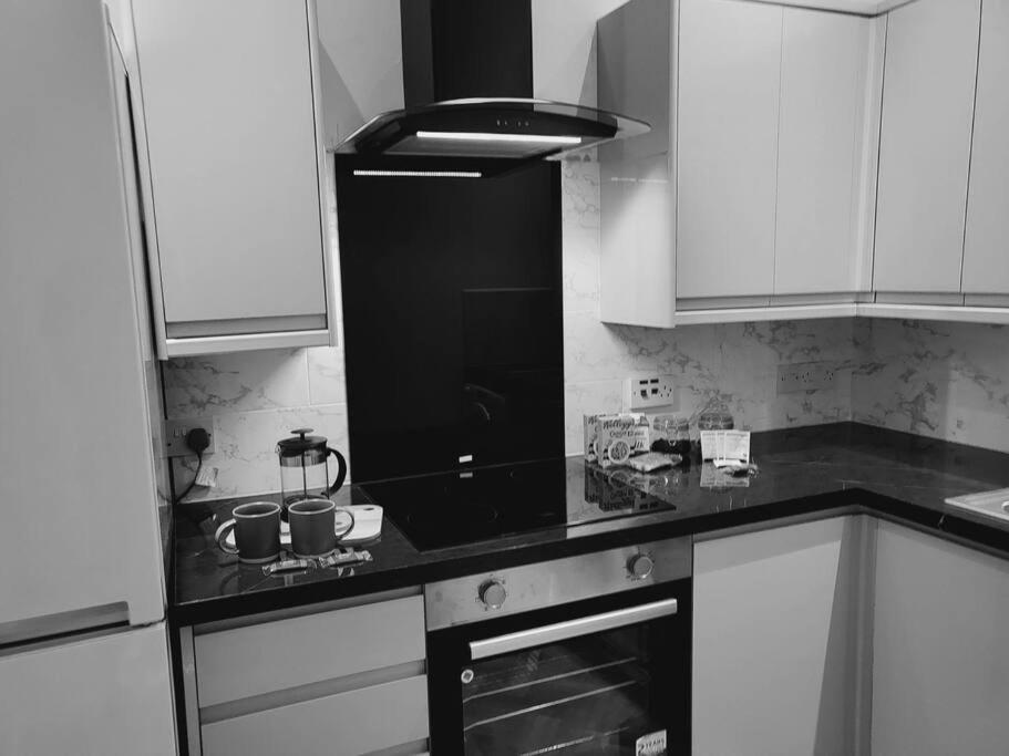 High Street, 2 Bed, Newly Refurb Apartment เลมิงตันสปา ภายนอก รูปภาพ