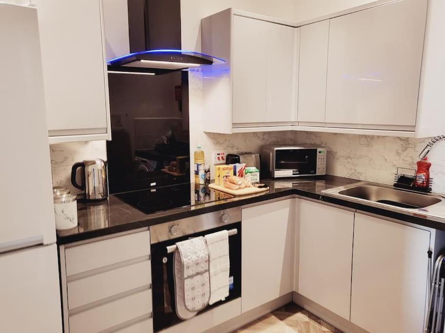 High Street, 2 Bed, Newly Refurb Apartment เลมิงตันสปา ภายนอก รูปภาพ