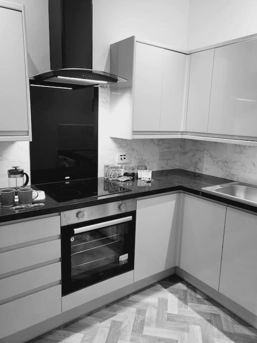 High Street, 2 Bed, Newly Refurb Apartment เลมิงตันสปา ภายนอก รูปภาพ