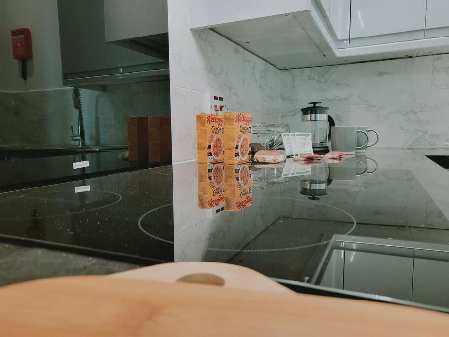 High Street, 2 Bed, Newly Refurb Apartment เลมิงตันสปา ภายนอก รูปภาพ